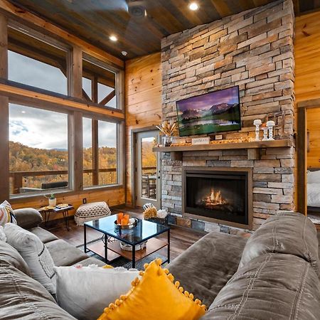 The Overlook - '21 Cabin - Gorgeous Unobstructed Views - Fire Pit Table - Gamerm - Hottub - Xbox - Lots Of Bears Gatlinburg Bagian luar foto