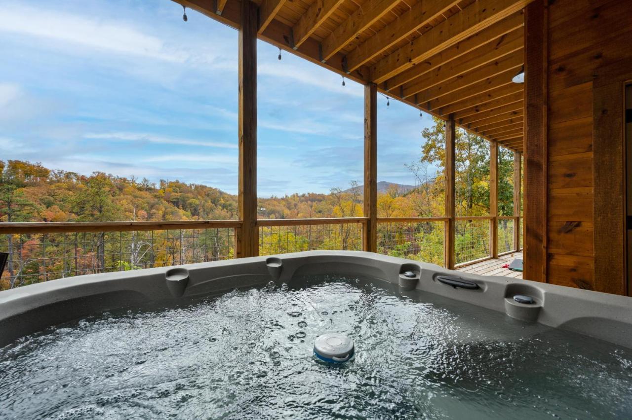 The Overlook - '21 Cabin - Gorgeous Unobstructed Views - Fire Pit Table - Gamerm - Hottub - Xbox - Lots Of Bears Gatlinburg Bagian luar foto