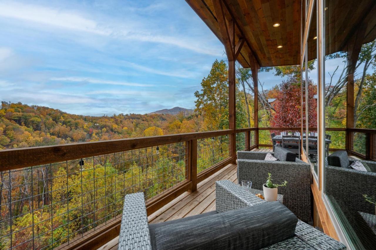 The Overlook - '21 Cabin - Gorgeous Unobstructed Views - Fire Pit Table - Gamerm - Hottub - Xbox - Lots Of Bears Gatlinburg Bagian luar foto