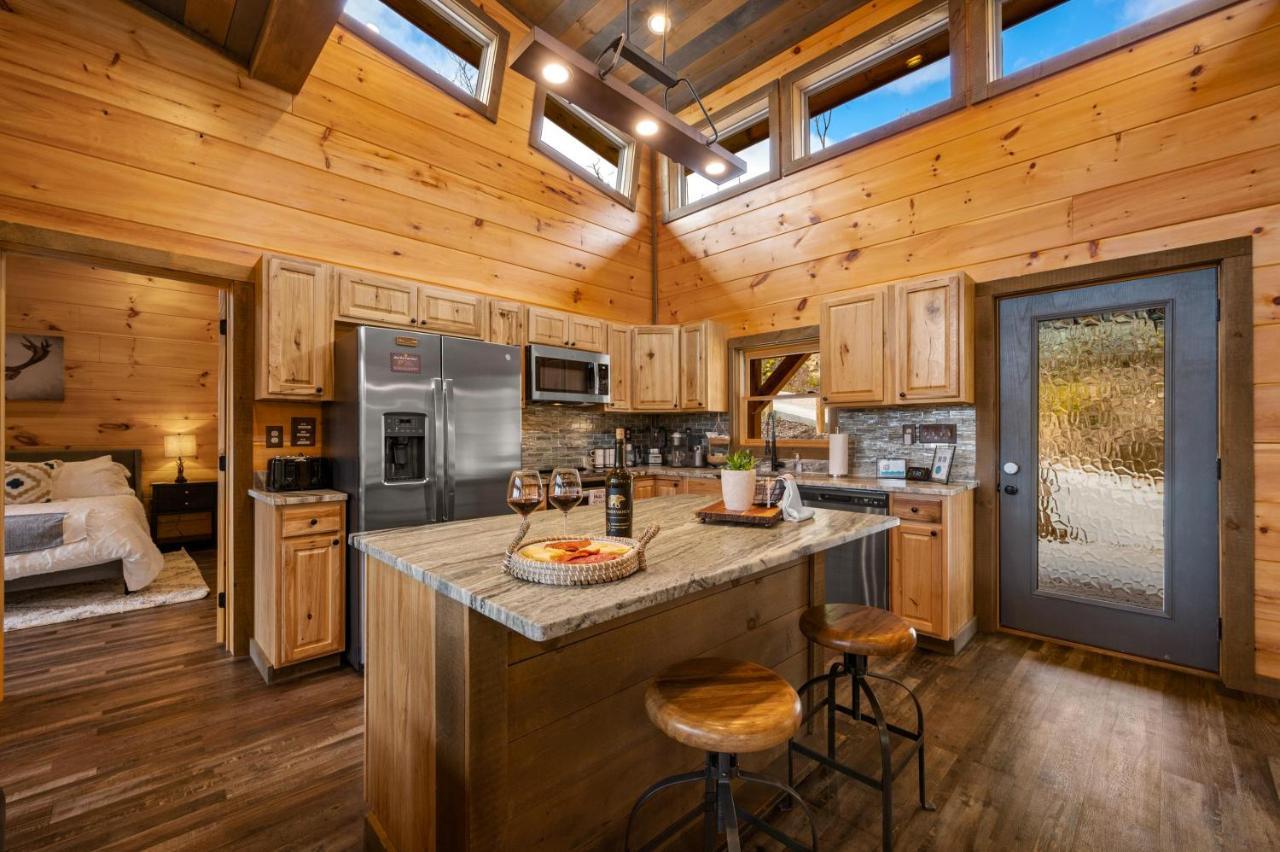 The Overlook - '21 Cabin - Gorgeous Unobstructed Views - Fire Pit Table - Gamerm - Hottub - Xbox - Lots Of Bears Gatlinburg Bagian luar foto