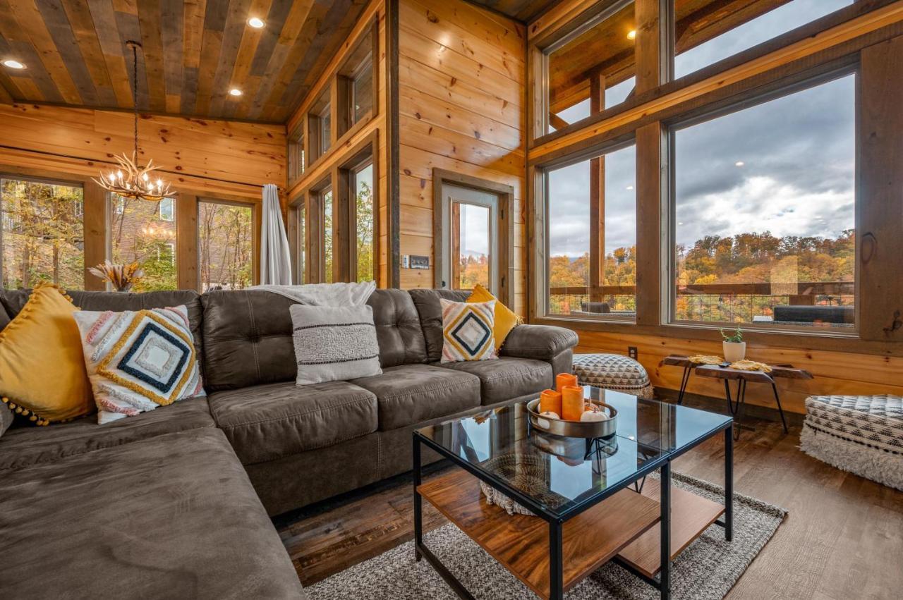 The Overlook - '21 Cabin - Gorgeous Unobstructed Views - Fire Pit Table - Gamerm - Hottub - Xbox - Lots Of Bears Gatlinburg Bagian luar foto