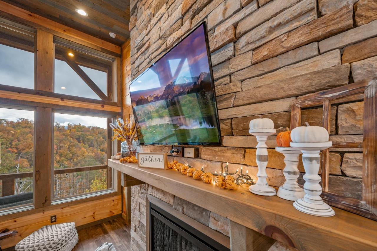 The Overlook - '21 Cabin - Gorgeous Unobstructed Views - Fire Pit Table - Gamerm - Hottub - Xbox - Lots Of Bears Gatlinburg Bagian luar foto