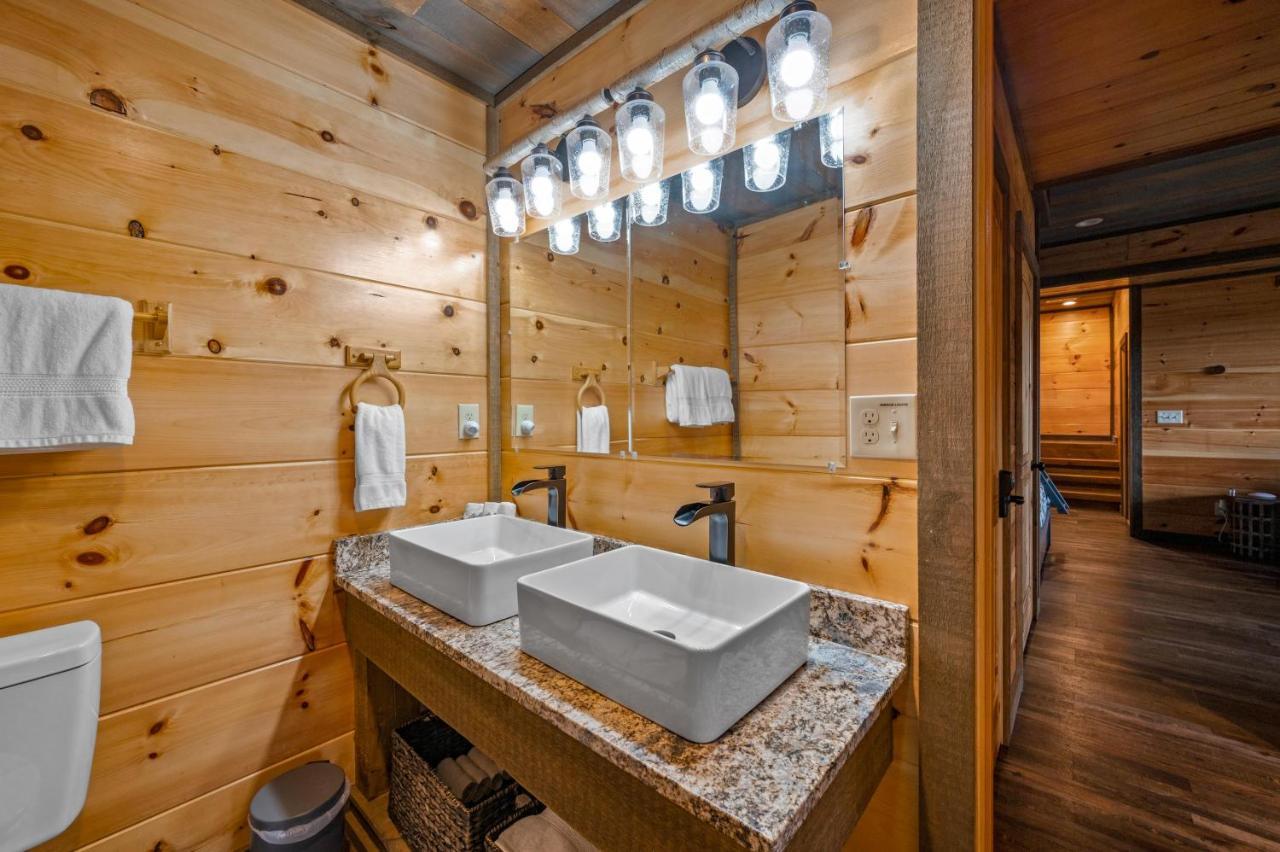 The Overlook - '21 Cabin - Gorgeous Unobstructed Views - Fire Pit Table - Gamerm - Hottub - Xbox - Lots Of Bears Gatlinburg Bagian luar foto