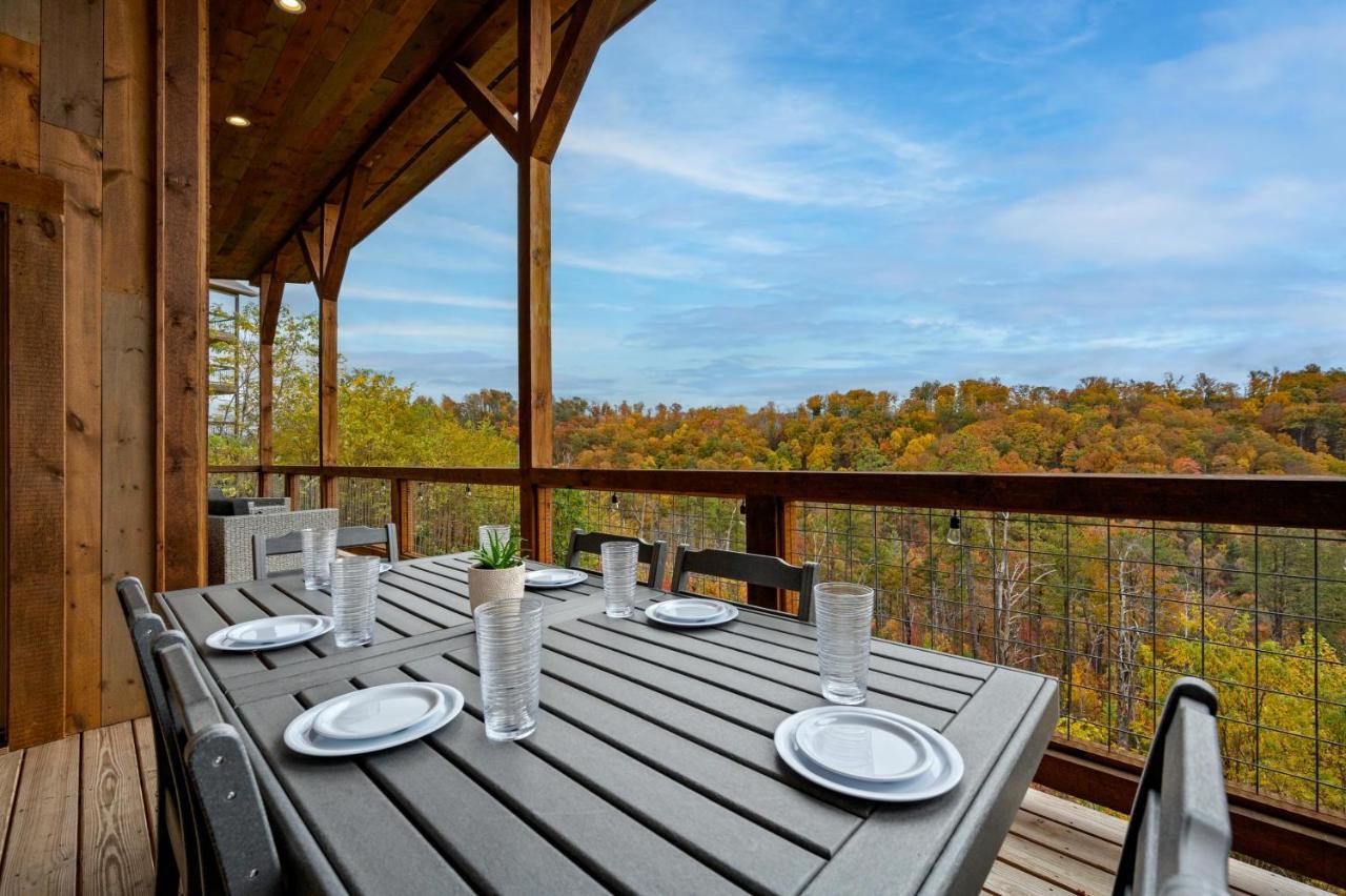 The Overlook - '21 Cabin - Gorgeous Unobstructed Views - Fire Pit Table - Gamerm - Hottub - Xbox - Lots Of Bears Gatlinburg Bagian luar foto