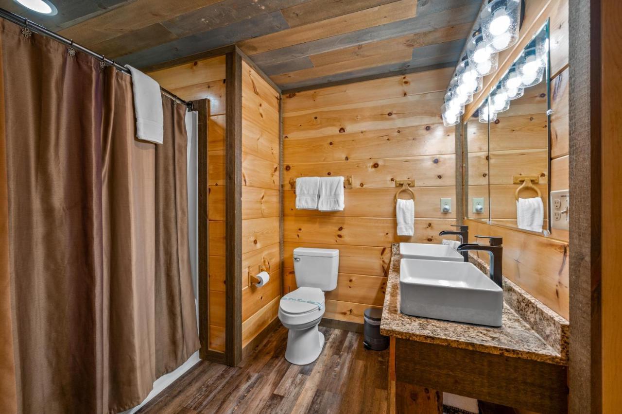 The Overlook - '21 Cabin - Gorgeous Unobstructed Views - Fire Pit Table - Gamerm - Hottub - Xbox - Lots Of Bears Gatlinburg Bagian luar foto