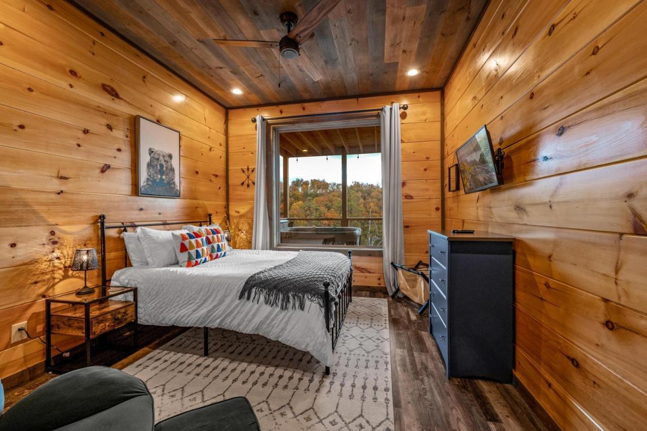 The Overlook - '21 Cabin - Gorgeous Unobstructed Views - Fire Pit Table - Gamerm - Hottub - Xbox - Lots Of Bears Gatlinburg Bagian luar foto