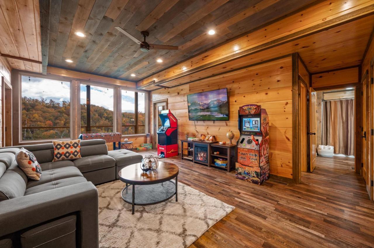 The Overlook - '21 Cabin - Gorgeous Unobstructed Views - Fire Pit Table - Gamerm - Hottub - Xbox - Lots Of Bears Gatlinburg Bagian luar foto