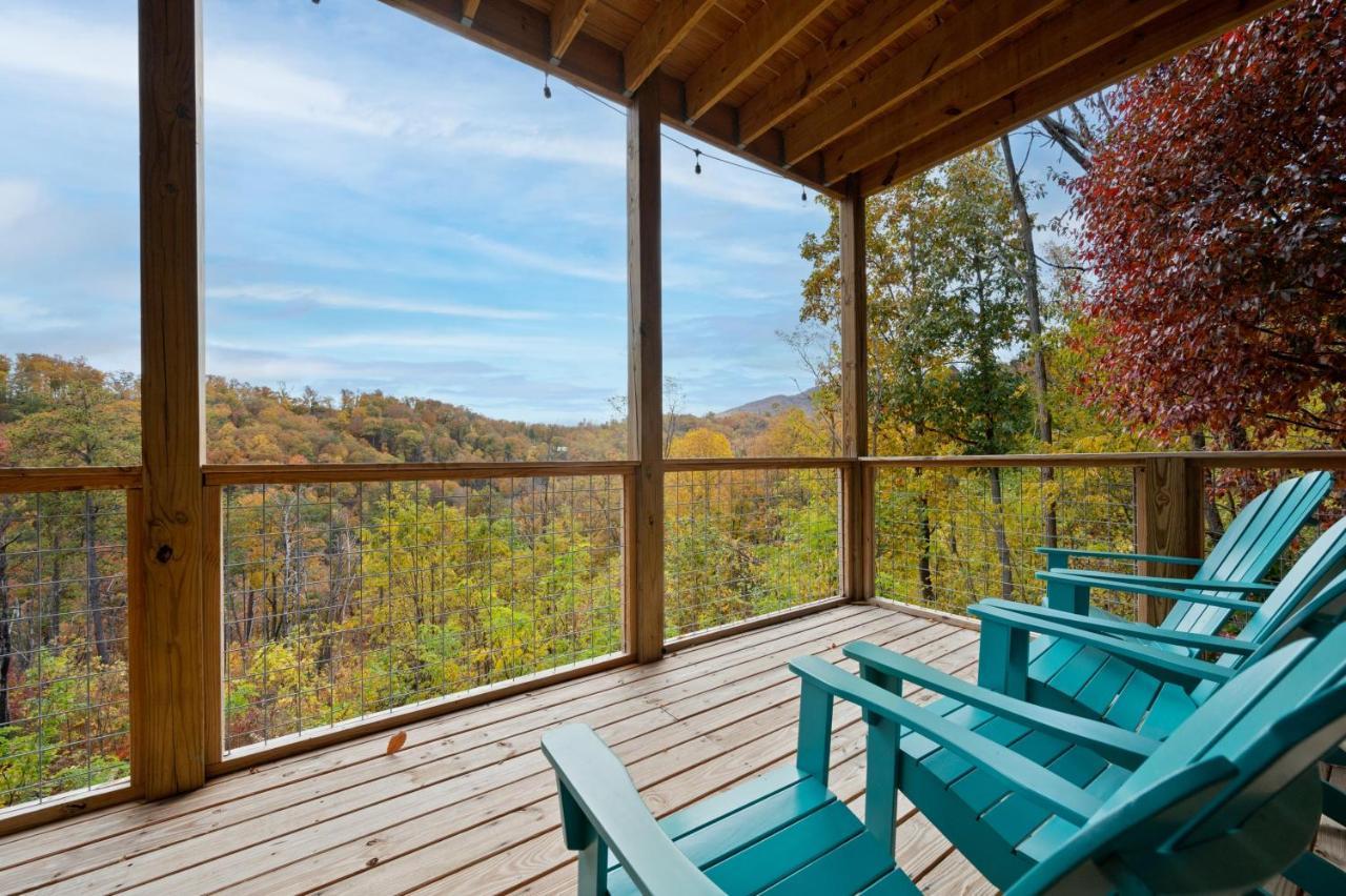 The Overlook - '21 Cabin - Gorgeous Unobstructed Views - Fire Pit Table - Gamerm - Hottub - Xbox - Lots Of Bears Gatlinburg Bagian luar foto