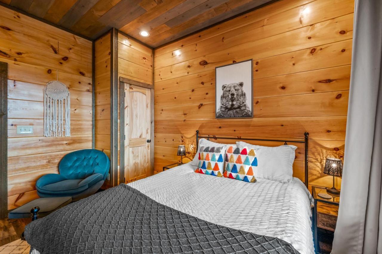 The Overlook - '21 Cabin - Gorgeous Unobstructed Views - Fire Pit Table - Gamerm - Hottub - Xbox - Lots Of Bears Gatlinburg Bagian luar foto