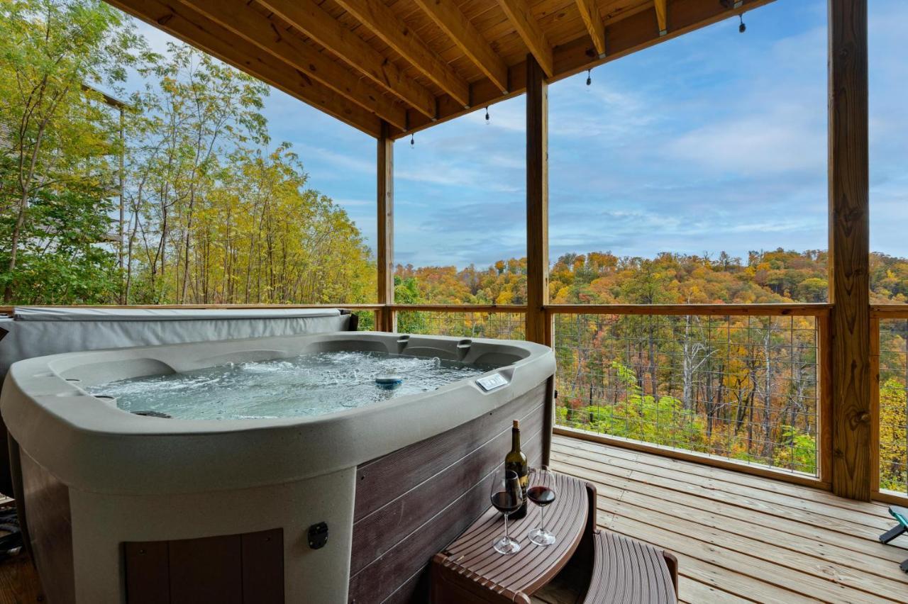 The Overlook - '21 Cabin - Gorgeous Unobstructed Views - Fire Pit Table - Gamerm - Hottub - Xbox - Lots Of Bears Gatlinburg Bagian luar foto