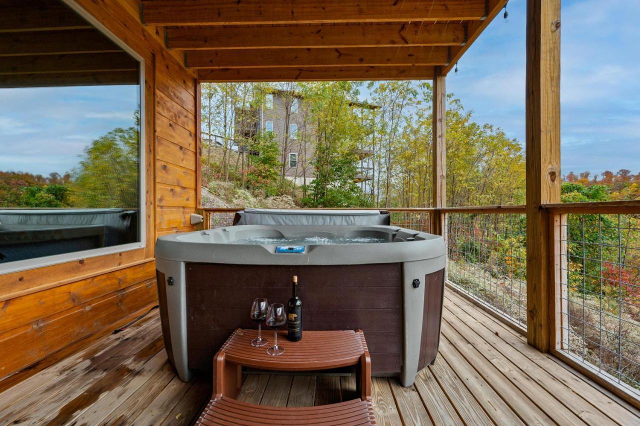 The Overlook - '21 Cabin - Gorgeous Unobstructed Views - Fire Pit Table - Gamerm - Hottub - Xbox - Lots Of Bears Gatlinburg Bagian luar foto