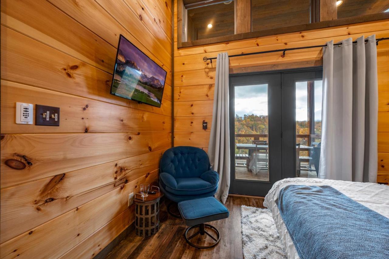 The Overlook - '21 Cabin - Gorgeous Unobstructed Views - Fire Pit Table - Gamerm - Hottub - Xbox - Lots Of Bears Gatlinburg Bagian luar foto