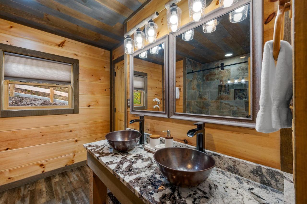 The Overlook - '21 Cabin - Gorgeous Unobstructed Views - Fire Pit Table - Gamerm - Hottub - Xbox - Lots Of Bears Gatlinburg Bagian luar foto