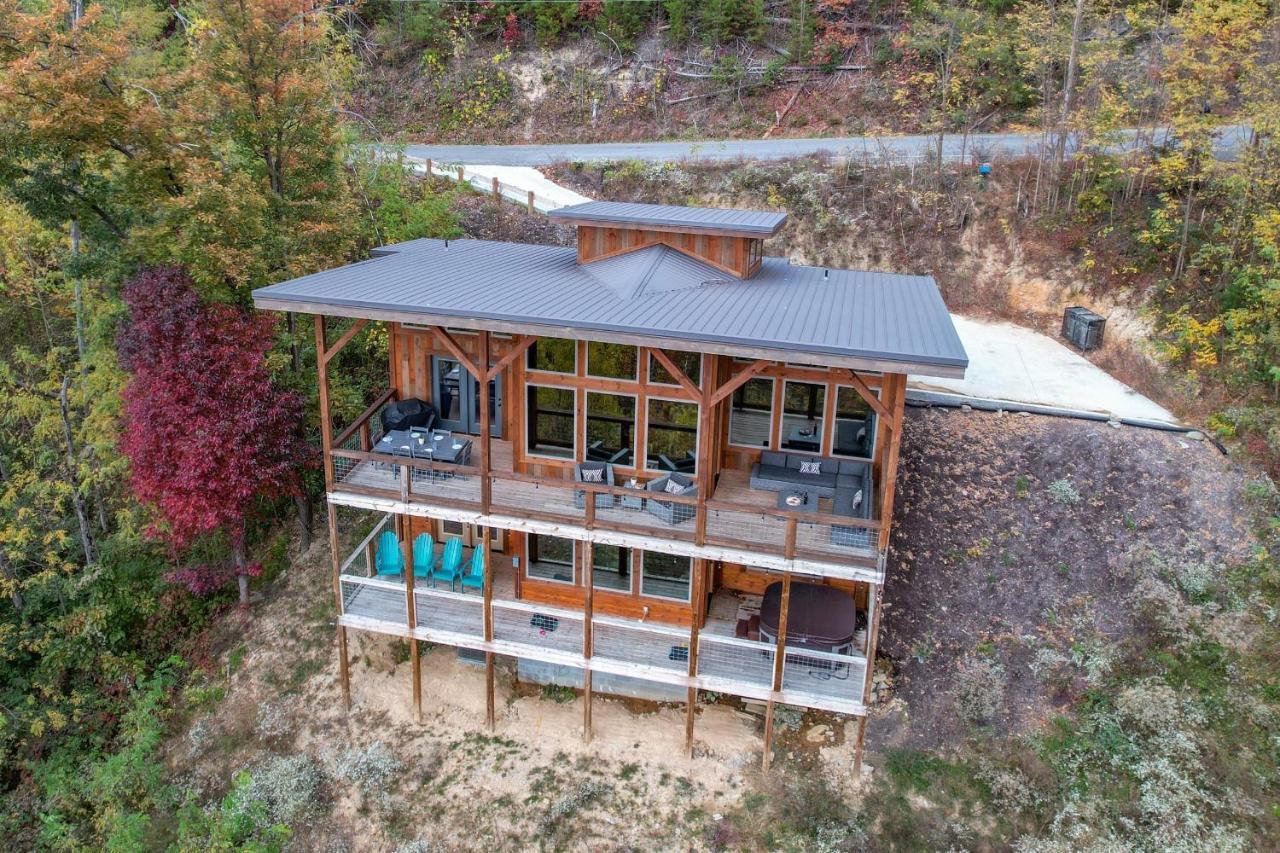 The Overlook - '21 Cabin - Gorgeous Unobstructed Views - Fire Pit Table - Gamerm - Hottub - Xbox - Lots Of Bears Gatlinburg Bagian luar foto